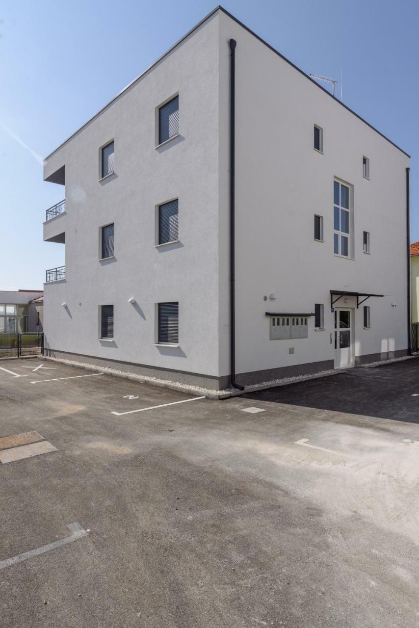 Luxury Apartman Ivana Trogir Exterior photo
